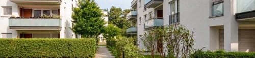 Dispositions permettant à un Huissier de Justice à pénétrer dans les parties-com